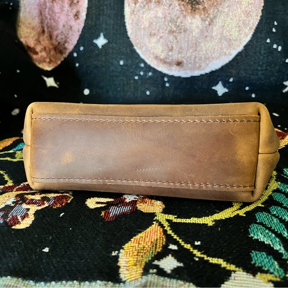 SOLD Portland Leather English Tan Eclipse makeup bag - Picture 6 of 8